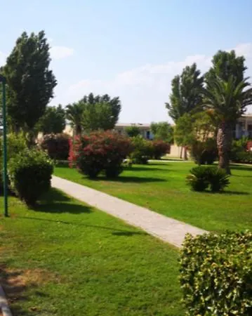 A Schiera In Villaggio Metatur 度假居 梅坦蓬托